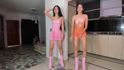 Leslie Emily and New girl Sophie online show from 12.26.24