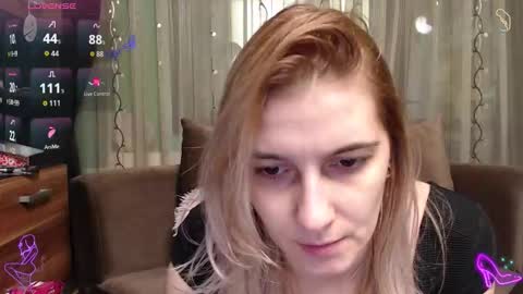 Snapshot of lovingfeetheels chatting on 11.24.25 Antonia online show from 11.24.25