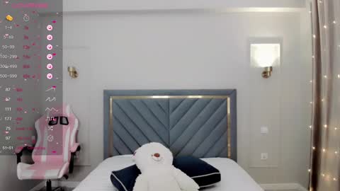 lu_mina online show from 01.11.25