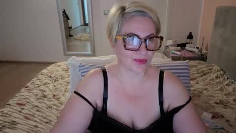 Snapshot of luana0809 chatting on 12.05.25 luana online show from 12.05.25