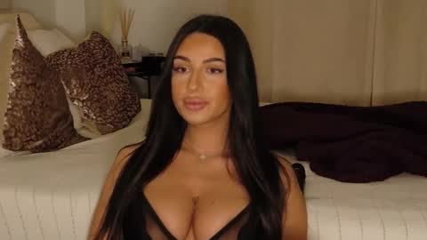 Snapshot of luanaxdess chatting on 04.01.26 Luana Dess online show from 04.01.26