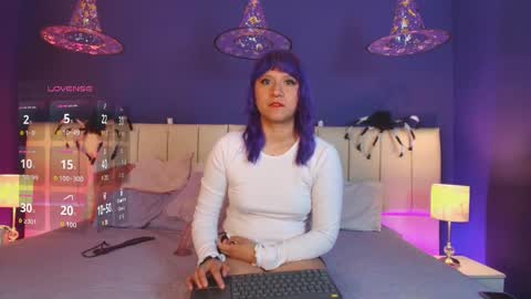 Snapshot of luaneter chatting on 10.28.25 Luan online show from 10.28.25