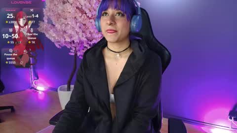 Snapshot of luaneter chatting on 12.02.25 Luan online show from 12.02.25