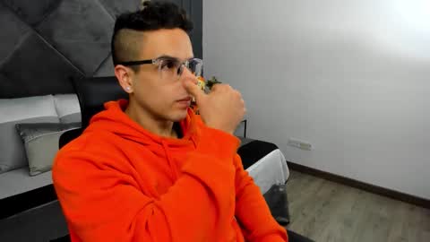 luca_morettii online show from 10.12.25