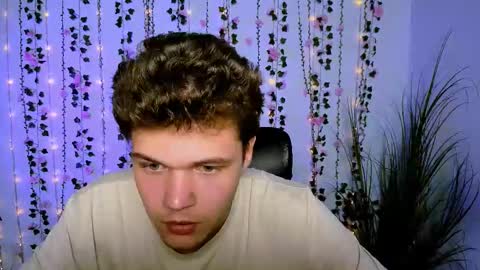 Snapshot of lucas_long_ chatting on 09.21.25 lucas_long_ online show from 09.21.25