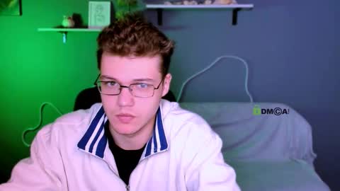 Snapshot of lucas_long_ chatting on 10.21.25 lucas_long_ online show from 10.21.25