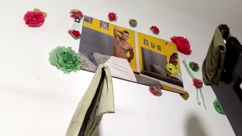 Snapshot of lucascastrohot chatting on 11.04.25 Daniel online show from 11.04.25