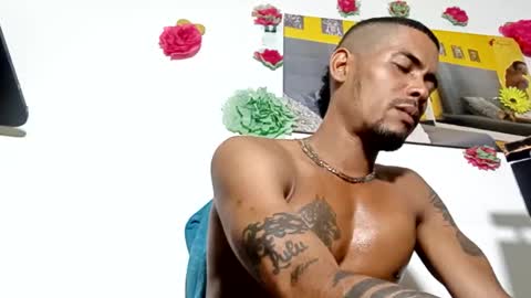 Snapshot of lucascastrohot chatting on 11.23.25 Daniel online show from 11.23.25