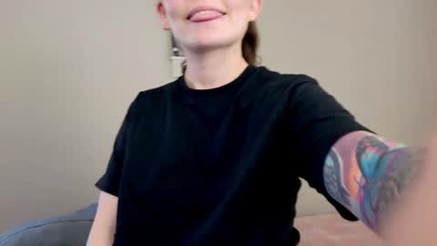 Snapshot of luci_fer15 chatting on 03.12.25 Luci y Fer online show from 03.12.25