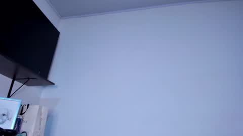 Snapshot of lucia_fuster chatting on 01.19.25 Lucia online show from 01.19.25