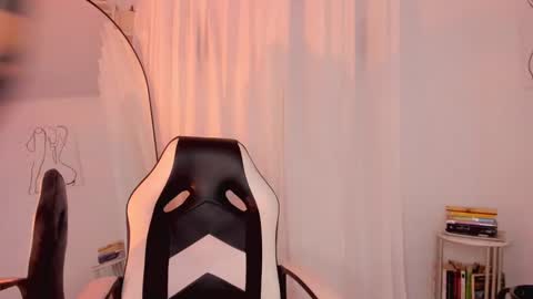 Snapshot of lucia_lee_ chatting on 01.17.25 Lucia online show from 01.17.25