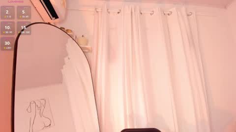 Snapshot of lucia_lee_ chatting on 01.29.25 Lucia online show from 01.29.25