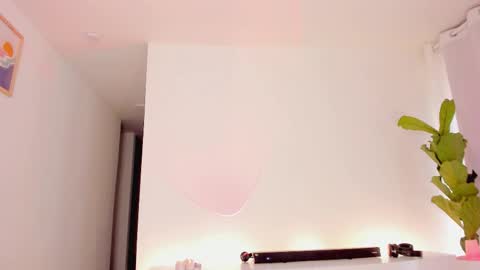 Snapshot of lucia_lee_ chatting on 10.12.25 Lucia online show from 10.12.25