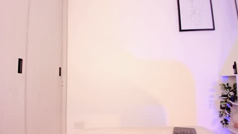 Snapshot of lucia_lee_ chatting on 11.21.25 Lucia online show from 11.21.25