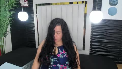 Lucia Vonne online show from 01.08.25