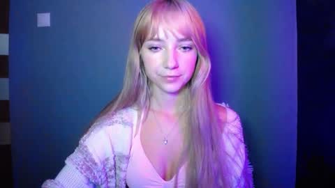 Snapshot of luciacam20 chatting on 09.30.25 Lucy online show from 09.30.25