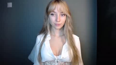 Snapshot of luciacam20 chatting on 11.17.25 Lucy online show from 11.17.25