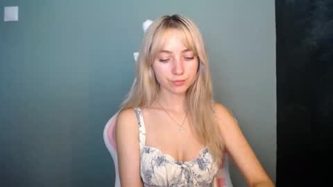 Snapshot of luciacam20 chatting on 06.26.26 Lucy online show from 06.26.26