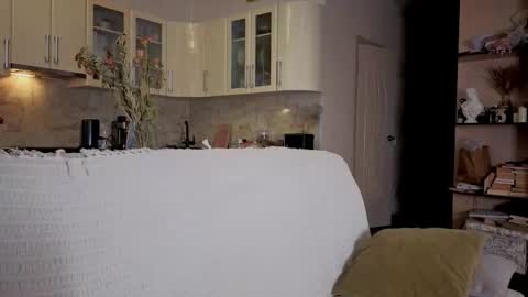 Lucia online show from 10.04.25