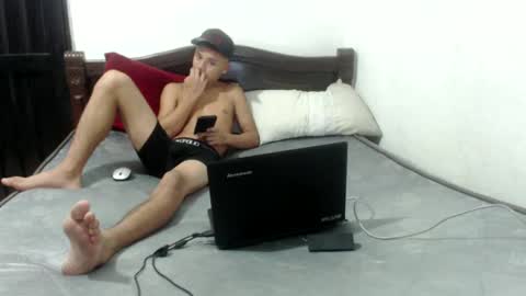 Snapshot of luciana_rober chatting on 12.04.24 luciana_rober online show from 12.04.24