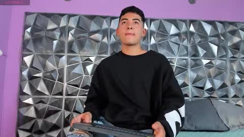 Snapshot of luciano_ciro chatting on 03.03.26 Luciano online show from 03.03.26