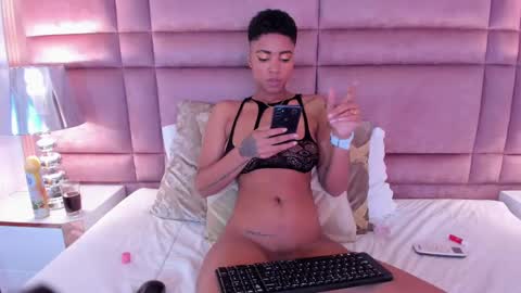  lucia wallace  online show from 02.19.25