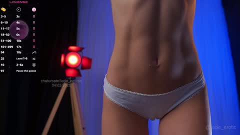 Snapshot of lucie_beltran chatting on 02.04.25 Next stream start at 1500hs GTM-3 online show from 02.04.25