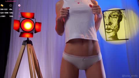 Snapshot of lucie_beltran chatting on 02.25.25 Next stream start at 1500hs GTM-3 online show from 02.25.25