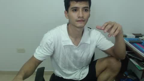 Snapshot of lucifferr_ chatting on 02.22.25 leonel online show from 02.22.25