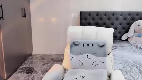 lucii04 online show from 09.25.25