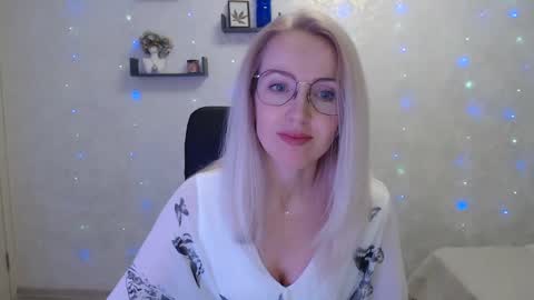 Snapshot of luckcristal chatting on 03.07.25 Arina online show from 03.07.25