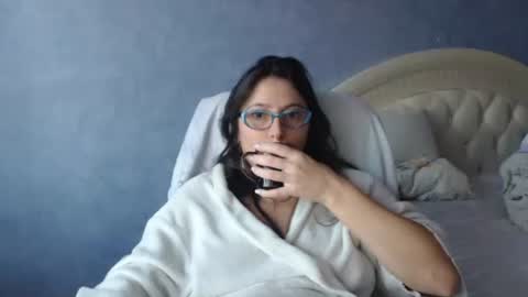 Snapshot of luckylinda23 chatting on 11.26.25 luckylinda23 online show from 11.26.25