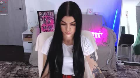 Monika online show from 11.14.25