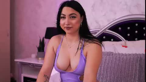 Snapshot of luckyymia chatting on 07.17.26 Mia online show from 07.17.26
