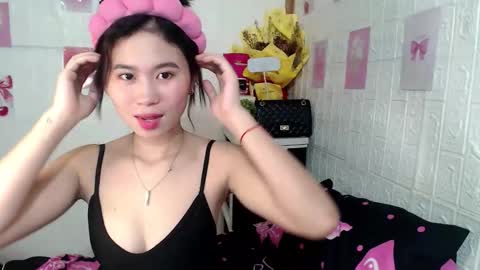 Snapshot of lucsin chatting on 11.28.25 lucsin online show from 11.28.25