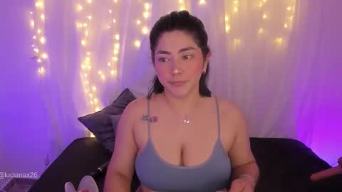 Snapshot of lucy266_ chatting on 10.01.25 lucy online show from 10.01.25