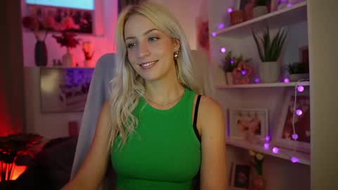 Snapshot of lucy_cutie_ chatting on 08.08.26 Cutie Lucy online show from 08.08.26