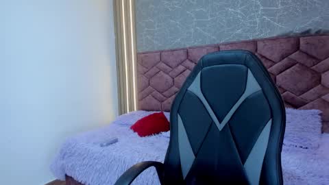 Lucy Greys online show from 03.12.25