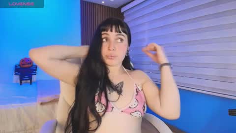 Snapshot of lucy_smith7 chatting on 10.13.25 Sofia online show from 10.13.25