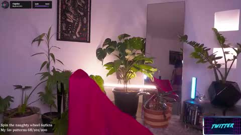 Snapshot of lucyallenx chatting on 09.30.25 Lucy Alien online show from 09.30.25