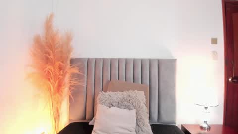 Snapshot of lucyjhonsonn chatting on 12.22.24 LucyJhonsonn online show from 12.22.24