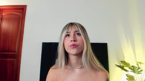 Snapshot of lucyjhonsonn chatting on 12.27.24 LucyJhonsonn online show from 12.27.24