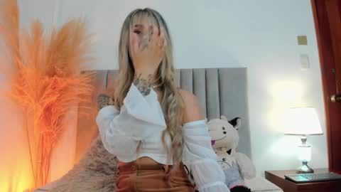 Snapshot of lucyjhonsonn chatting on 01.18.25 LucyJhonsonn online show from 01.18.25