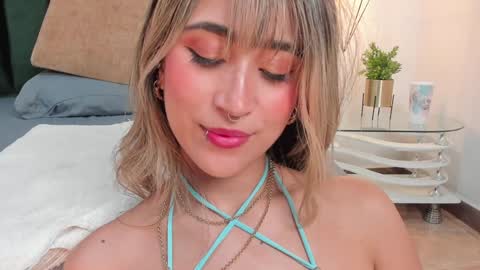 Snapshot of lucyjhonsonn chatting on 02.02.25 LucyJhonsonn online show from 02.02.25