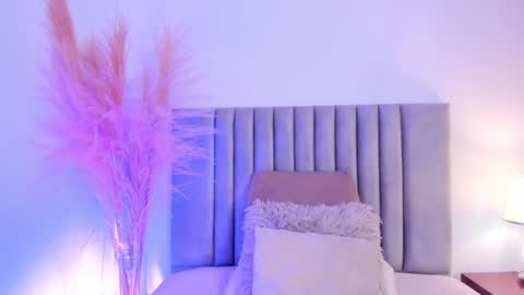 Snapshot of lucyjhonsonn chatting on 02.04.25 LucyJhonsonn online show from 02.04.25