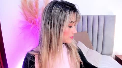 Snapshot of lucyjhonsonn chatting on 02.05.25 LucyJhonsonn online show from 02.05.25