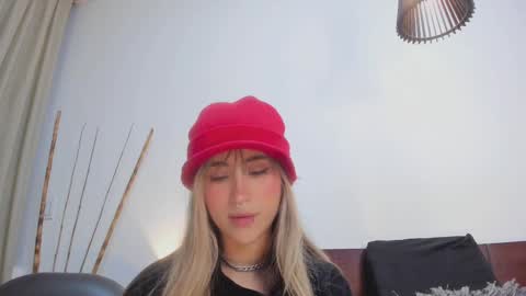 Snapshot of lucyjhonsonn chatting on 02.12.25 LucyJhonsonn online show from 02.12.25