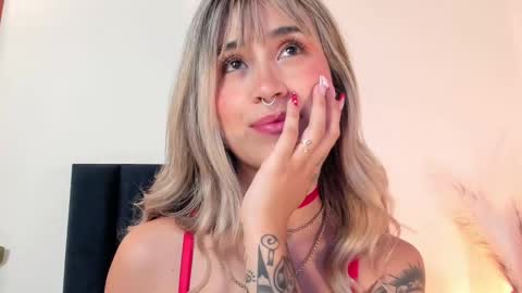 Snapshot of lucyjhonsonn chatting on 02.15.25 LucyJhonsonn online show from 02.15.25