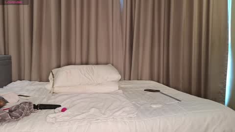 Snapshot of lucynuty chatting on 10.10.25 Love kinky Go here online show from 10.10.25