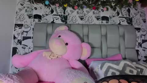 Snapshot of lucyrosse_ chatting on 05.19.26 Lucy online show from 05.19.26